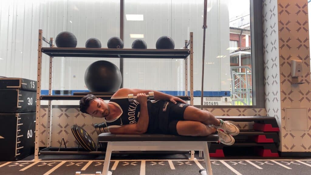 Impingement Syndrom Schulter Übungen - Schulter-Innenrotation in Seitlage mit Kurzhantel