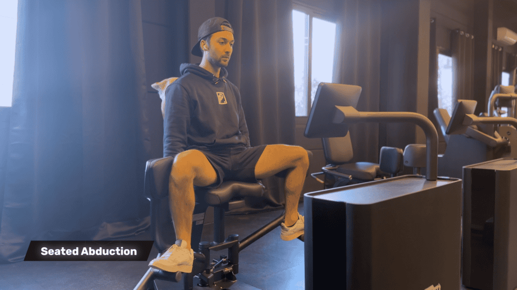 Sitzende Abduktion an der Maschine